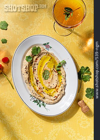 
                Orientalische Küche, Kichererbsenpüree, Hummus                   