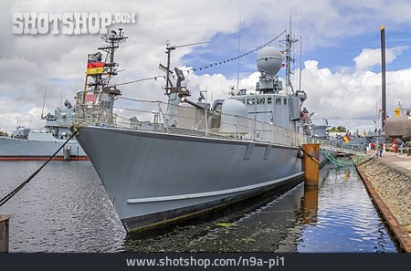 
                Kriegsschiff, Bundesmarine                   