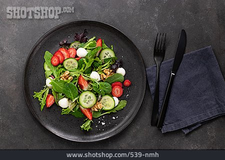 
                Sommersalat, Erdbeer-mozzarella Salat                   