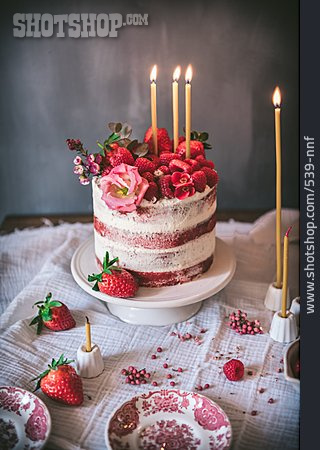 
                Geburtstagstorte, Torte, Red Velvet Layer Cake                   