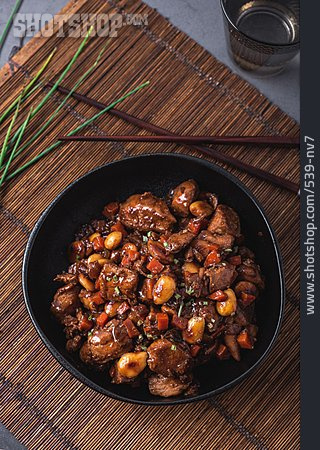 
                Asiatische Küche, Eintopf, Rindfleisch                   