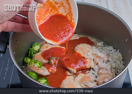 
                Zubereitung, Tomatensauce, Jalapeno, Hühnchen, Hühnchensalat                   
