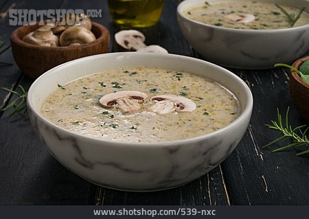 
                Pilzsuppe, Champignon-cremesuppe                   