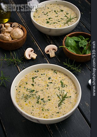 
                Pilzsuppe, Champignon-cremesuppe                   