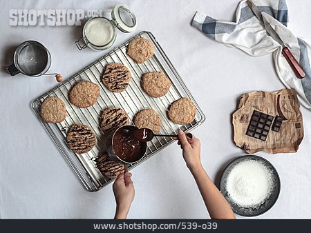 
                Zubereitung, Backen, Schokoladenkeks, Cookie                   