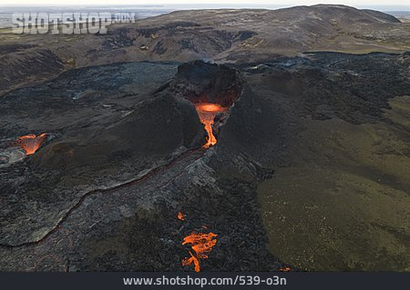 
                Vulkanismus, Aktiver Vulkan, Kraterlandschaft, Lavaasche                   