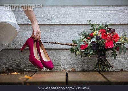 
                Hochzeit, Blumenstrauß, High Heels, Ausziehen                   