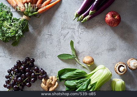 
                Möhren, Weintrauben, Zutaten, Ingwer, Aubergine, Pak Choi                   