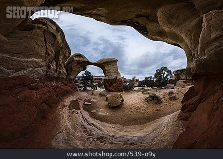 
                Arches-nationalpark, Devils Garden, Navajo Arch                   
