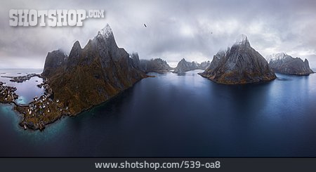 
                Gebirge, Norwegen, Lofoten, Europäisches Nordmeer                   
