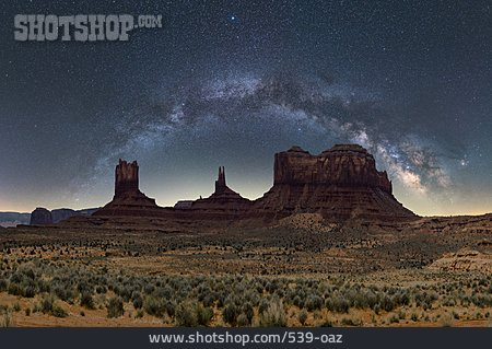 
                Nachthimmel, Monument Valley, Colorado-plateau                   