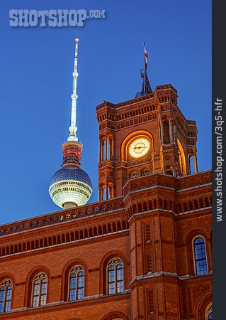 
                Fernsehturm, Rotes Rathaus                   