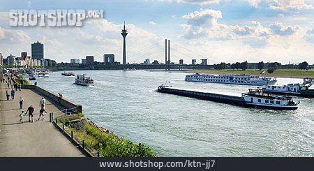 
                Düsseldorf, Rhein, Rheinuferpromenade                   