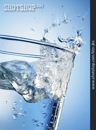 
                Mineralwasser, Wasserglas, Trinkwasser, Splash                   