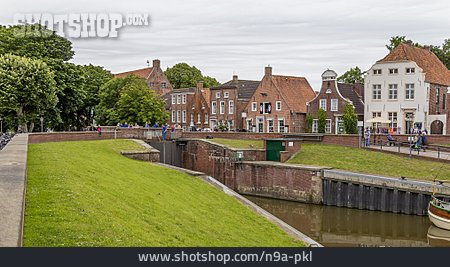 
                Schleuse, Greetsiel, Krummhörn                   