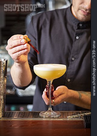 
                Cocktail, Pipette, Barkeeper, Sirup                   