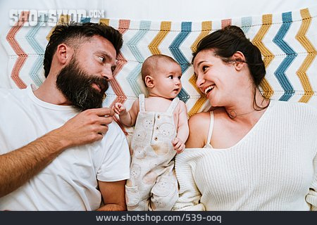 
                Säugling, Eltern, Glücklich, Familie, Verbundenheit                   