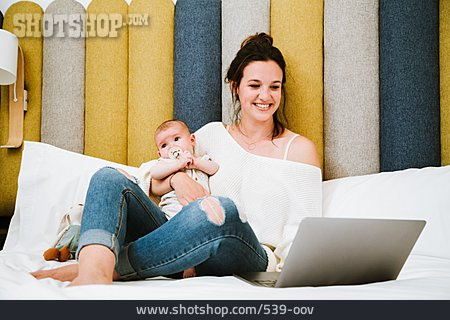 
                Säugling, Mutter, Online, Home Office                   