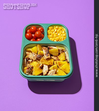 
                Mittagessen, Lunchbox, Hühnchensalat                   