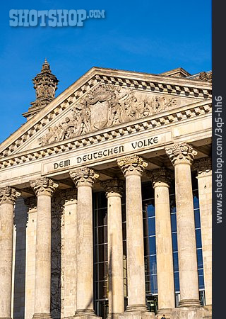 
                Reichstagsgebäude, Dem Deutschen Volke                   