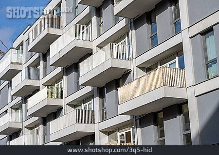 
                Wohnhaus, Balkon, Eigentumswohnungen                   