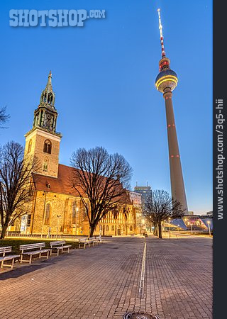 
                Berlin, Fernsehturm, Marienkirche                   