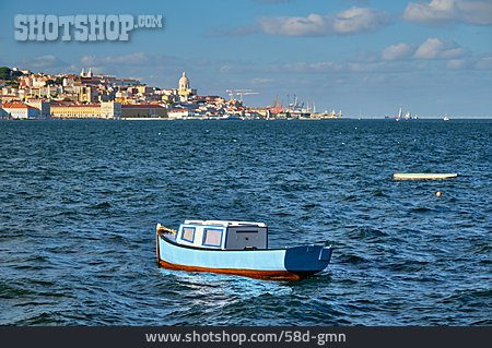 
                Fischerboot, Lissabon, Tejo                   