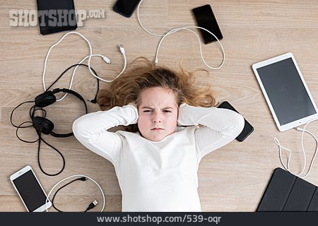 
                Mädchen, Wütend, Internet, Ohren Zuhalten, Stress, Tablet-pc                   