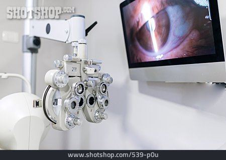 
                Bildschirm, Augenarzt, Augenoptik                   
