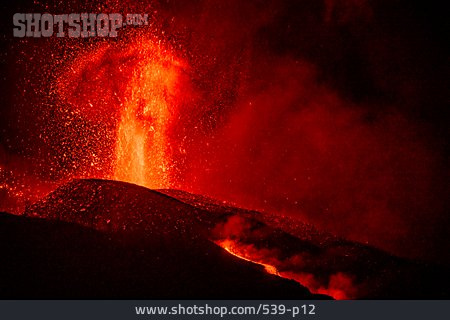 
                Lava, Eruption, Vulkanausbruch, Aktiver Vulkan, Cumbre Vieja                   