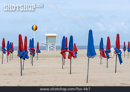 
                Strand, Sonnenschirm, Normandie, Nebensaison                   