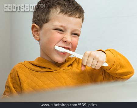 
                Kind, Zähne Putzen, Zahnhygiene                   