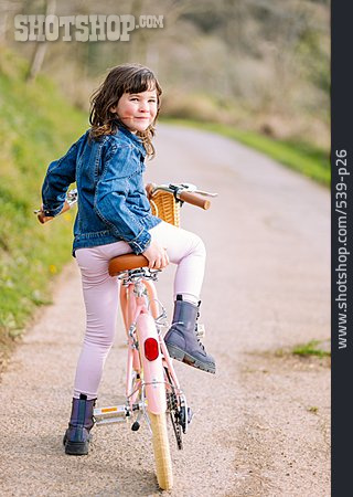 
                Mädchen, Fahrradfahren, Kinderfahrrad                   