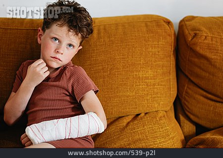
                Junge, Zuhause, Gips, Armbruch                   
