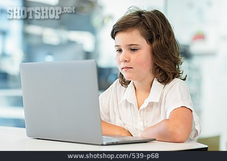 
                Mädchen, Ernst, Laptop, Lernen, Schülerin                   