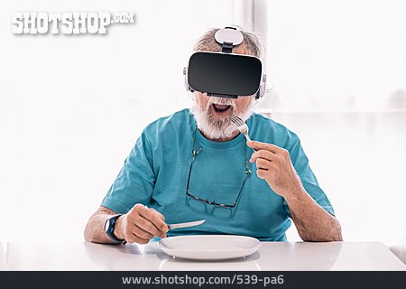 
                Senior, Essen, Virtuelle Realität, Simulation                   