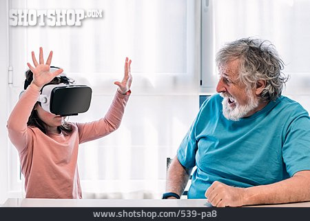 
                Großvater, Virtuelle Realität, Gemeinsam, Erfahrung, Enkeltochter                   