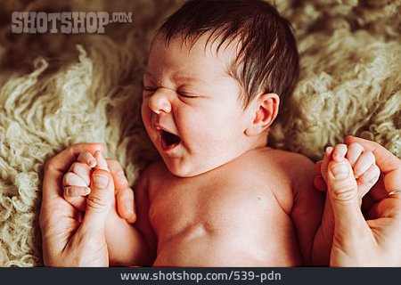 
                Säugling, Gähnen, Hand Halten, Nähe                   