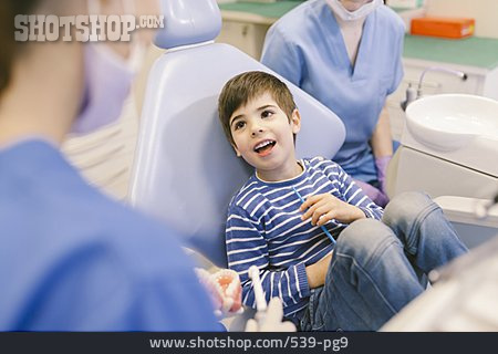 
                Junge, Lächeln, Behandlung, Zahnarztpraxis                   