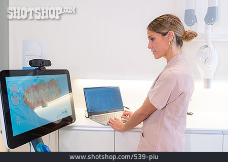 
                Bildschirm, Gebiss, Zahnarztpraxis, Diagnostik                   