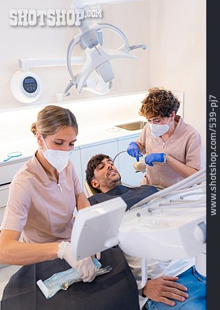 
                Behandlung, Zahnmedizin, Zahnärztin                   