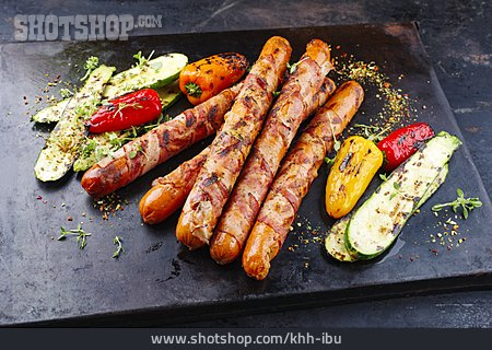 
                Barbecue, österreichische Küche, Berner Würstel                   