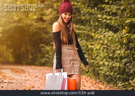 
                Frau, Lächeln, Shopping, Herbst                   
