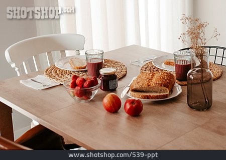 
                Obst, Frühstück, Brot, Marmelade, Frühstückstisch, Küchentisch                   