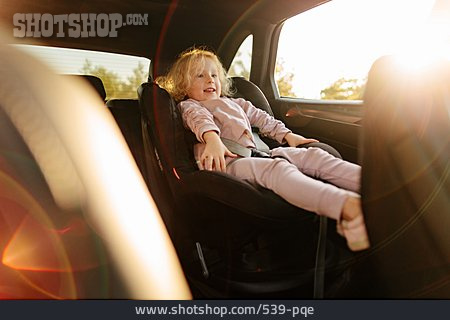 
                Mädchen, Kindersitz, Autoreise                   