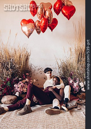 
                Paar, Liebe, Luftballon, Valentinstag, Herzen, Umarmung, Schwul                   