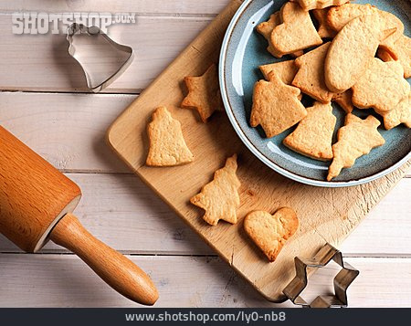 
                Pastry Crust, Christmas Cookies, Biscuit Cutter                   