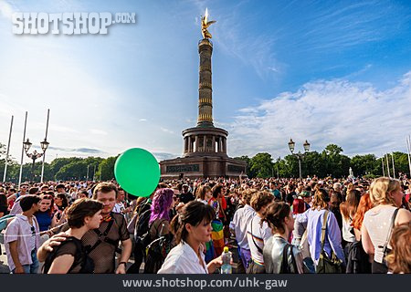 
                Berlin, Siegessäule, Christopher Street Day                   