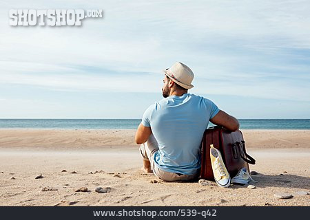 
                Strand, Sitzen, Gepäck, Urlauber                   