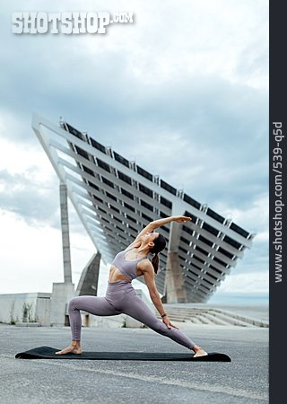 
                Yoga, Dehnen, Outdoor Yoga, Parc Del Forum                   